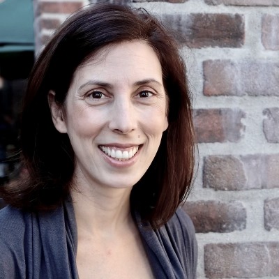 ff ee002642d6246aeebccb10fd7eb8c23c ff Julie headshot