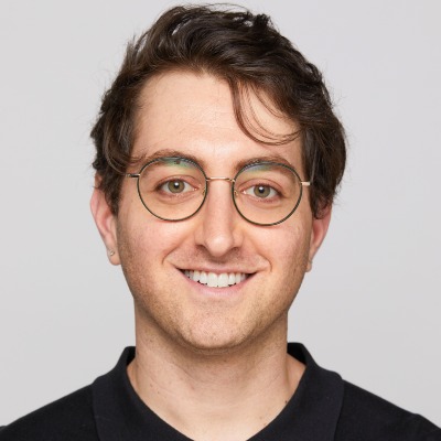 ff a6c73b9ab812cd3ab9c080926a0fb0ab ff Alma headshot copy