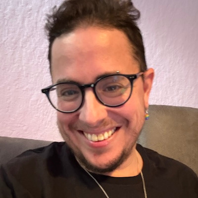 ff a7178dc06391e2fb8e3f10784dbb43f1 ff headshot 400pix cut copy