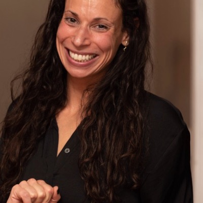 ff e246a27953d7d12c06af4124d6fccb09 ff LeahPerry